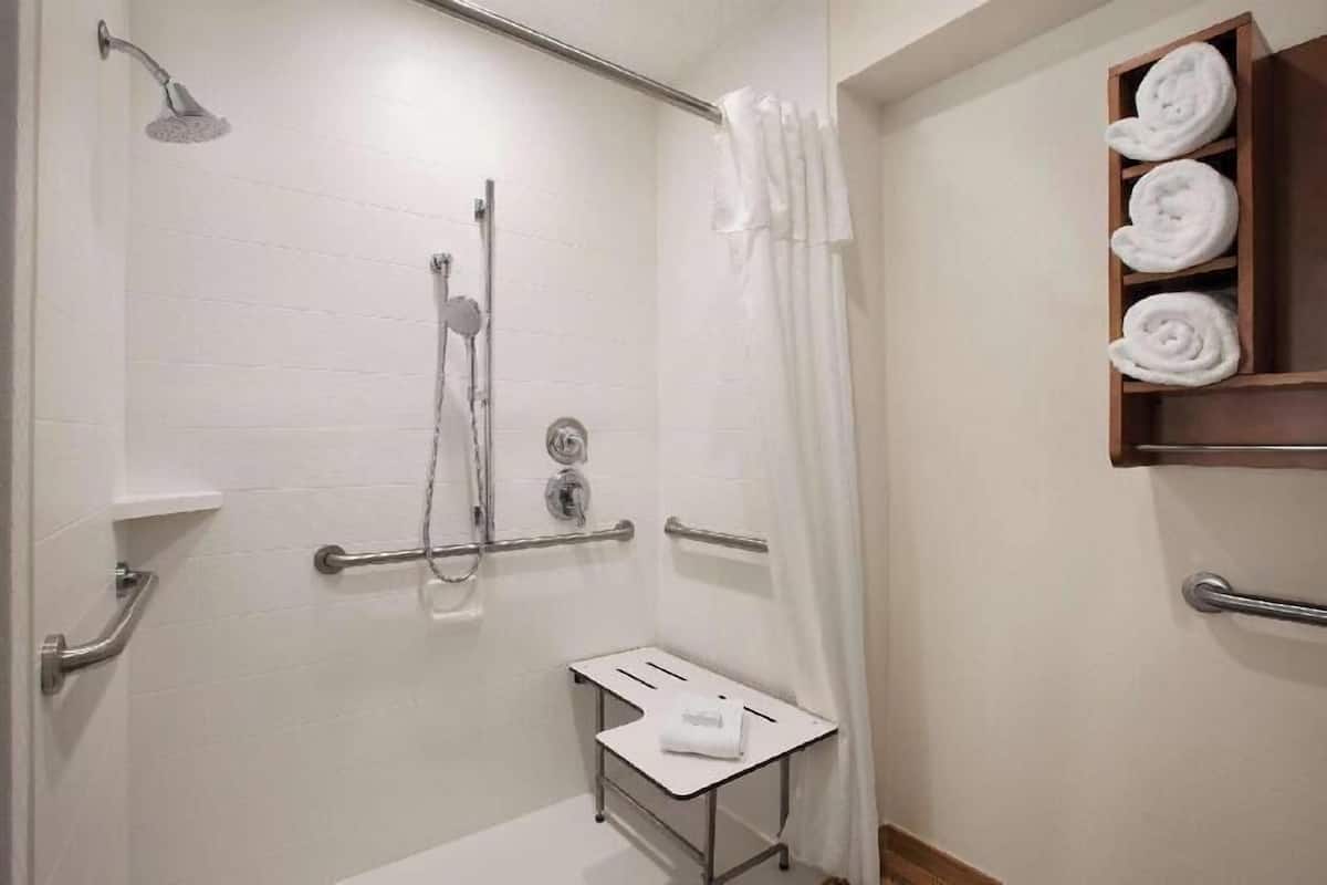 Bathroom | Free toiletries, hair dryer, towels