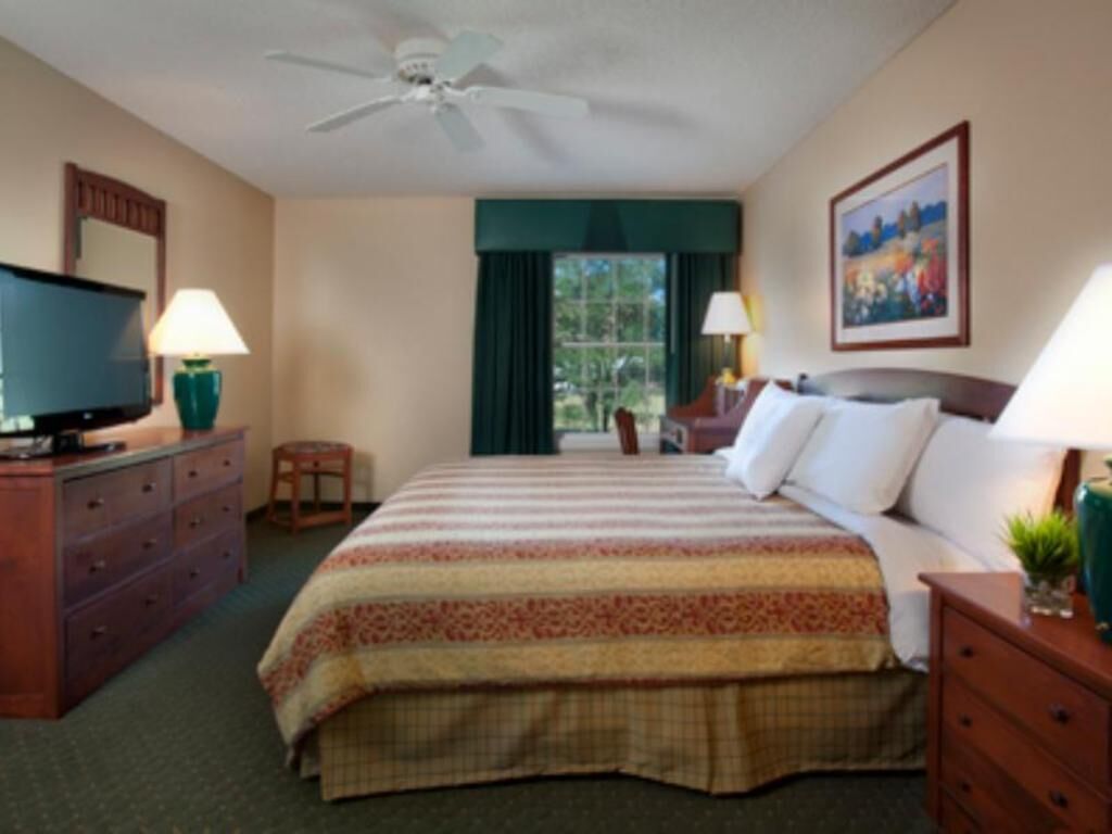 Colchones con pillow-top, escritorio y espacio para trabajar con laptop 