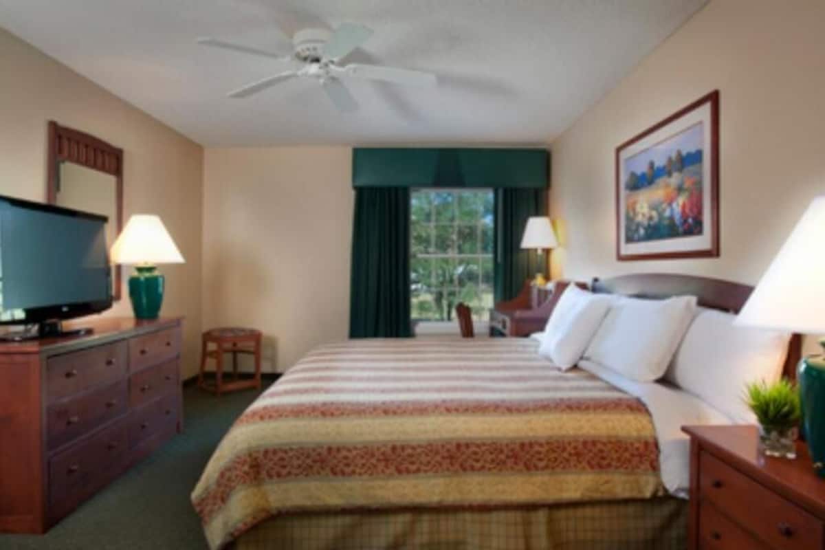 Pillowtop beds, desk, laptop workspace, blackout drapes
