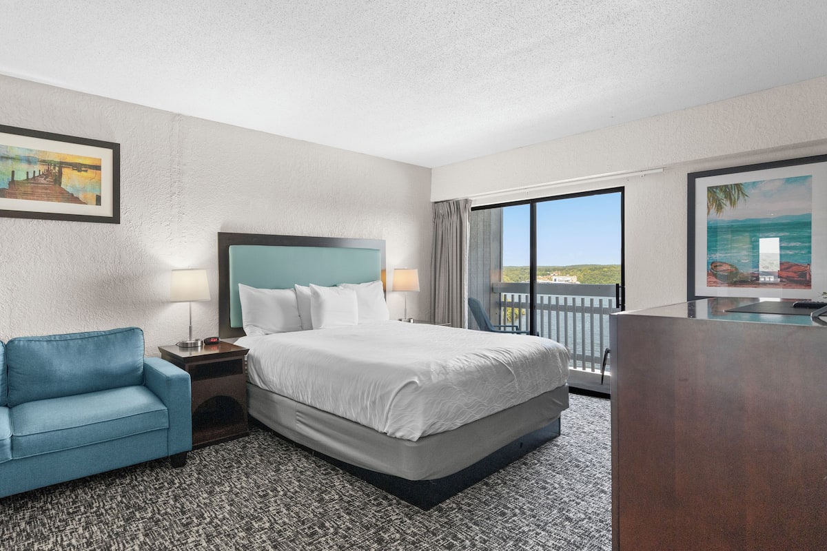 Standard Room, 1 King Bed, Lake View | 1 bedroom, in-room safe, desk, laptop workspace