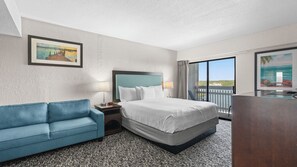Standard Room, 1 King Bed, Lake View