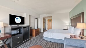 In-room safe, desk, laptop workspace, iron/ironing board - Inn at Grand Glaize (Osage Beach)