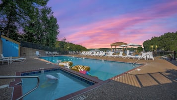 Seasonal outdoor pool, pool umbrellas
