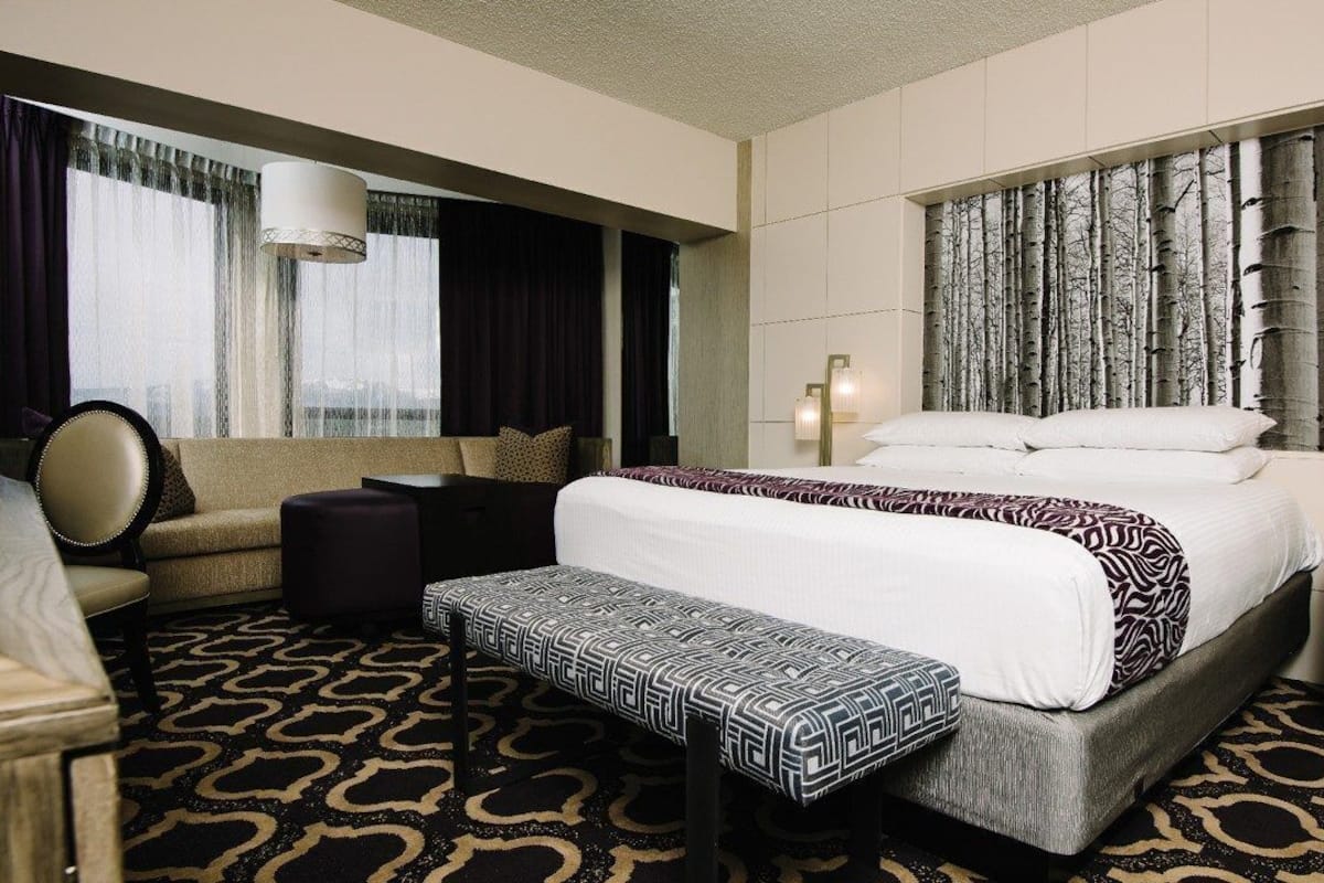 Room Type Assigned on Arrival | ตู้นิรภัยในห้องพัก, โต๊ะทำงาน, พื้นที่ทำงานแบบใช้แล็ปท็อป, ผ้าม่านกันแสง