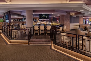 8 bars/lounges, cocktail bar