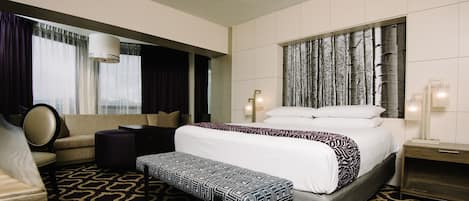 Caja de seguridad en la habitación, escritorio y cortinas blackout