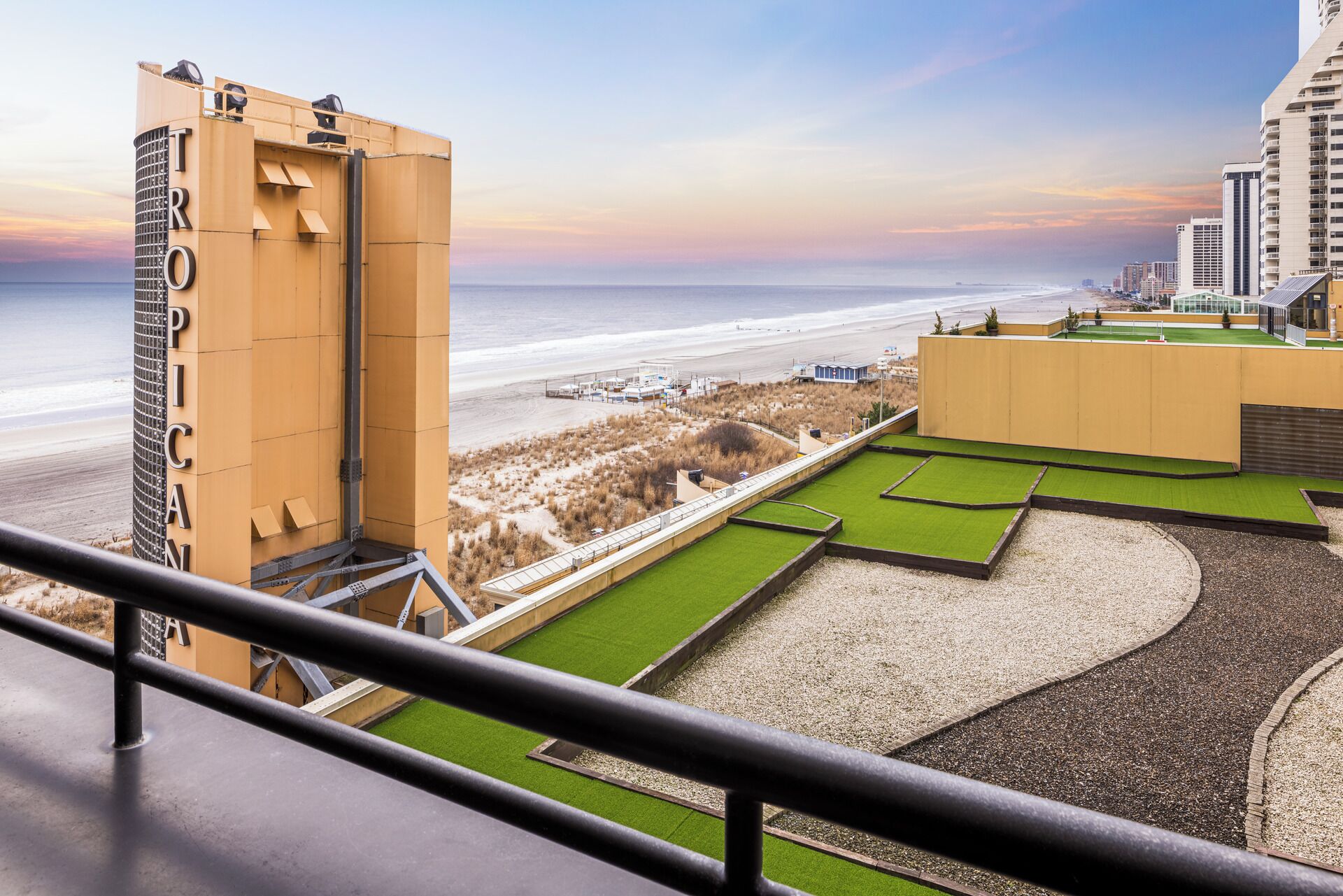 NORTH BI-LEVEL SUITE KING SMOKING | Hypo-allergenic bedding, pillowtop beds, in-room safe, desk