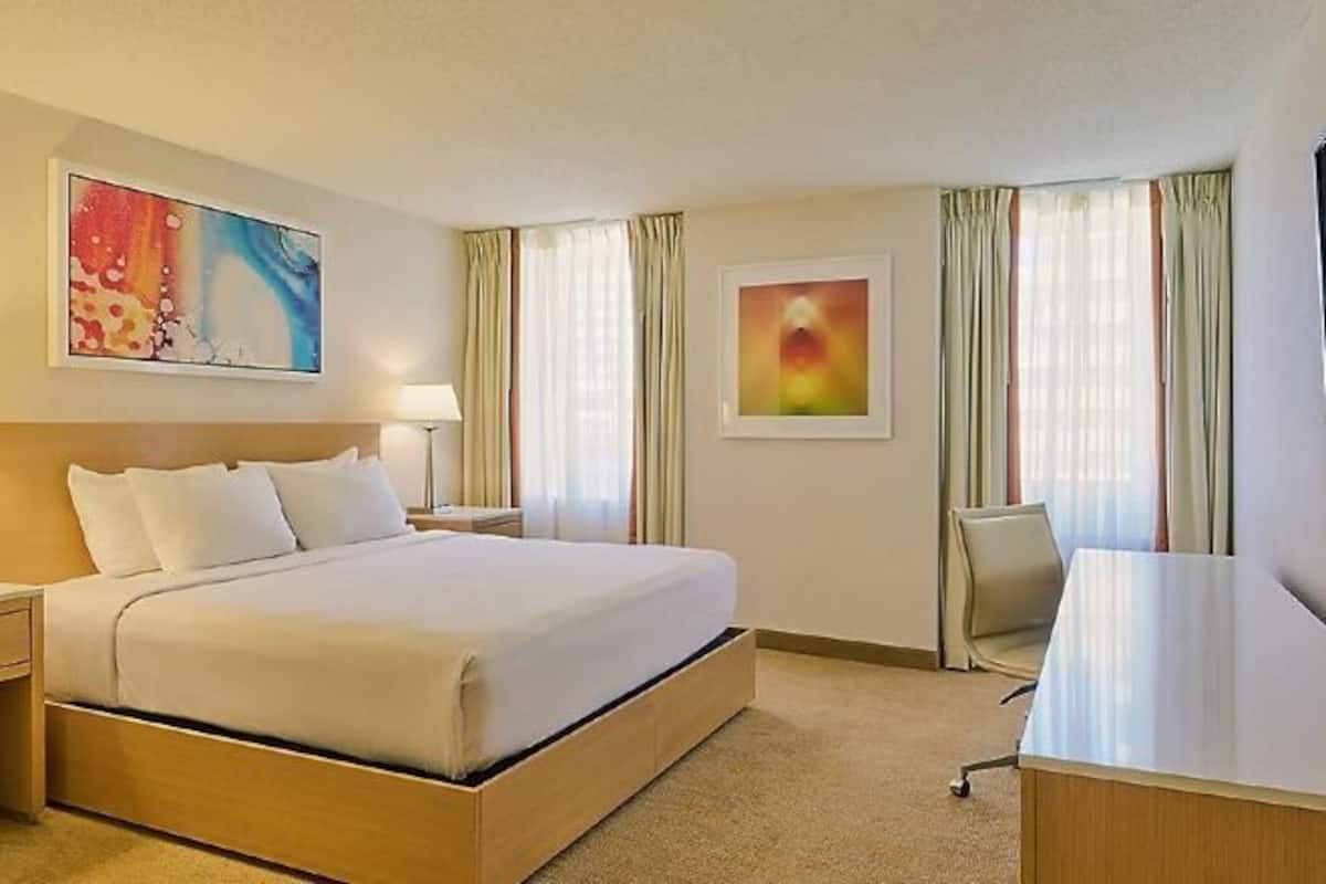 Hypo-allergenic bedding, pillowtop beds, in-room safe, desk