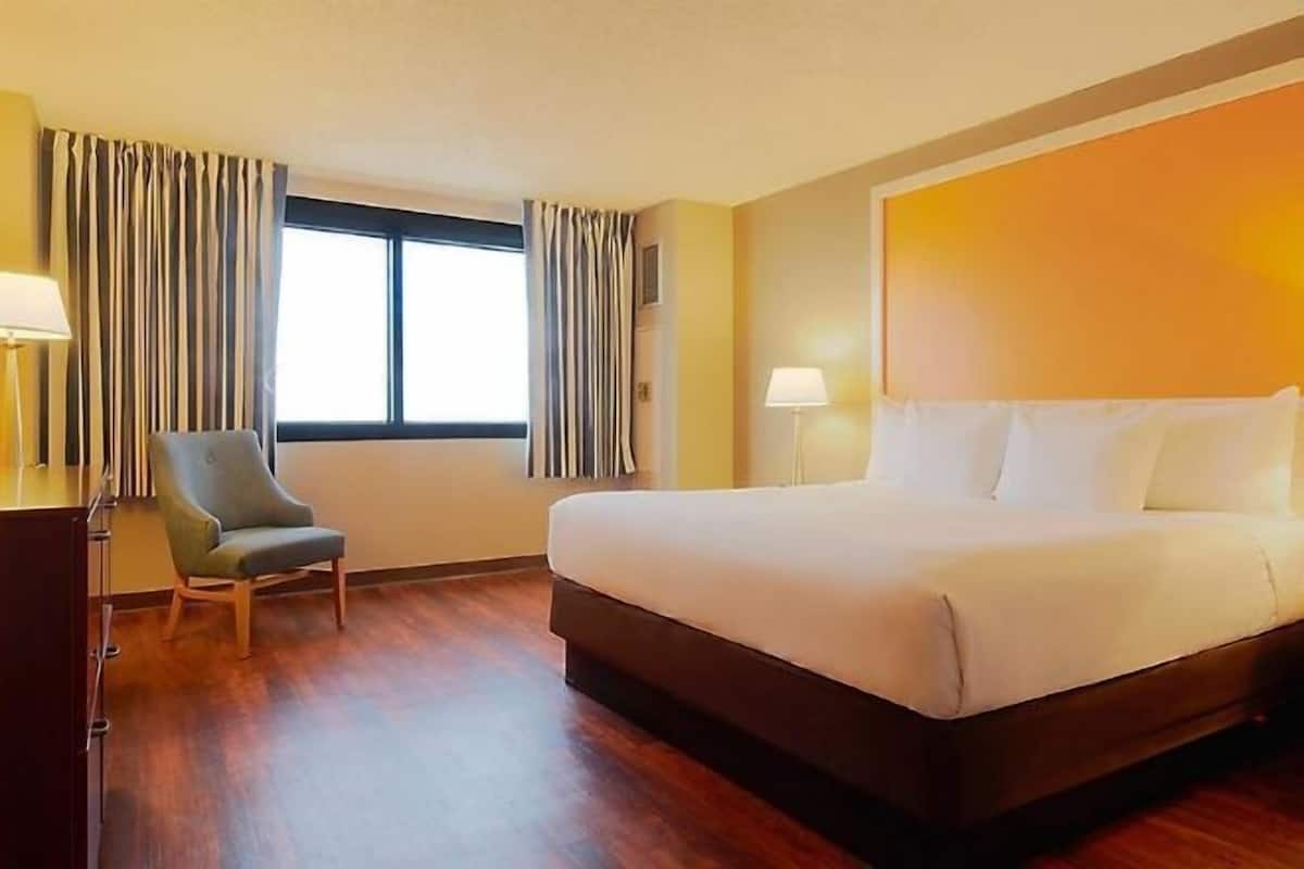 Hypo-allergenic bedding, pillowtop beds, in-room safe, desk