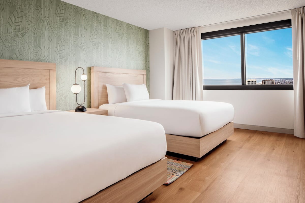 Solana Luxury Room, 2 Queens, Non-Smoking | Biancheria da letto ipoallergenica, materassi a doppio strato