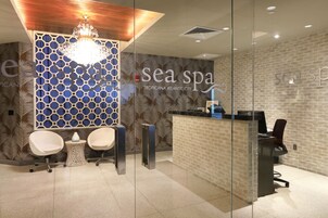 Salas de tratamiento para parejas, un sauna, baño turco