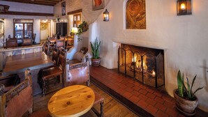 Lobby lounge - Sagebrush Inn & Suites (Taos)