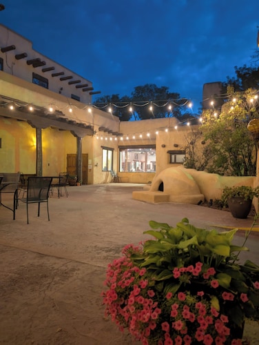 Sagebrush Inn & Suites