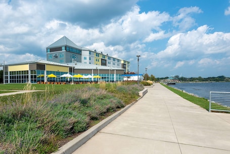Exterior. 41 Lakefront Hotel, Trademark Collection By Wyndham
