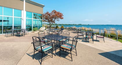 41 Lakefront Hotel, Trademark Collection By Wyndham