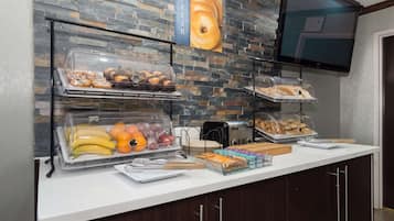 Desayuno continental gratuito y diario