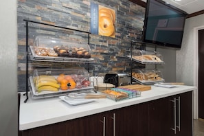 Free daily continental breakfast