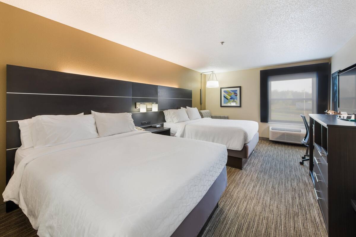In-room safe, desk, iron/ironing board, WiFi (free)