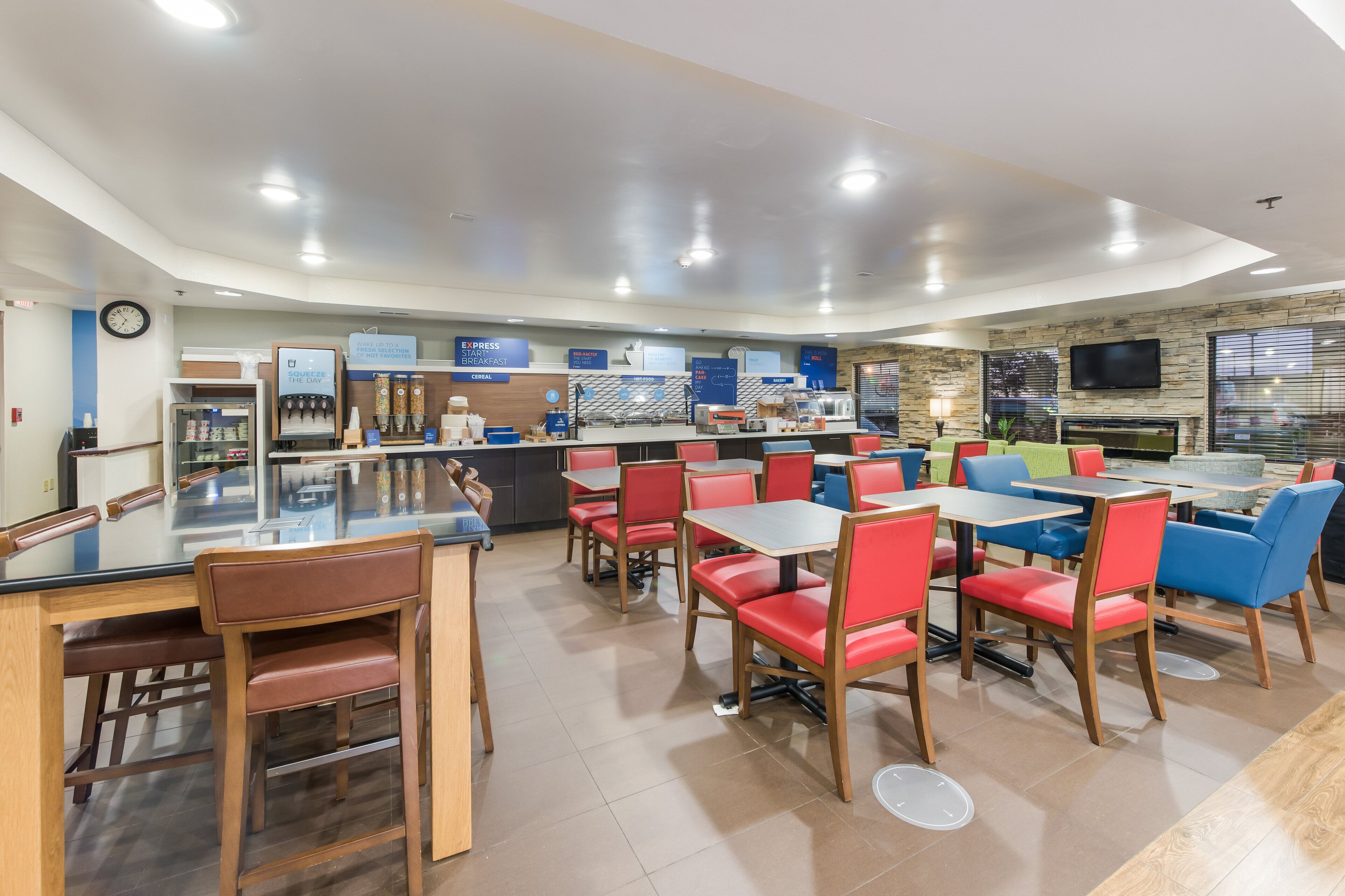 Free daily continental breakfast