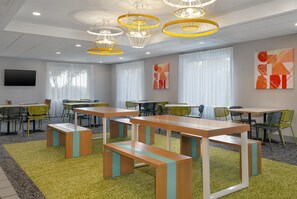 Free daily continental breakfast