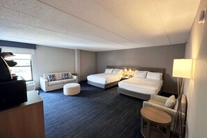 Desk, iron/ironing board, free wired Internet, bed sheets - Wingate by Wyndham Waynesboro (Waynesboro)