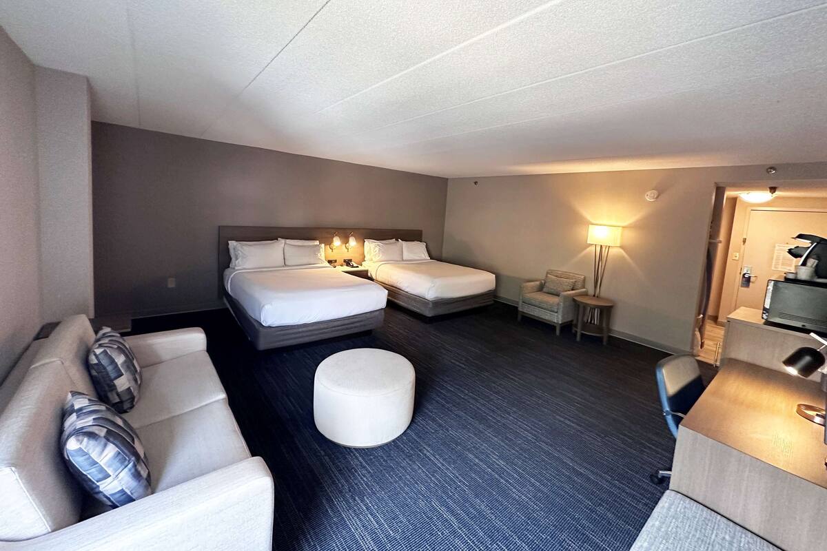 Family Suite, 2 Queen Beds, Non Smoking