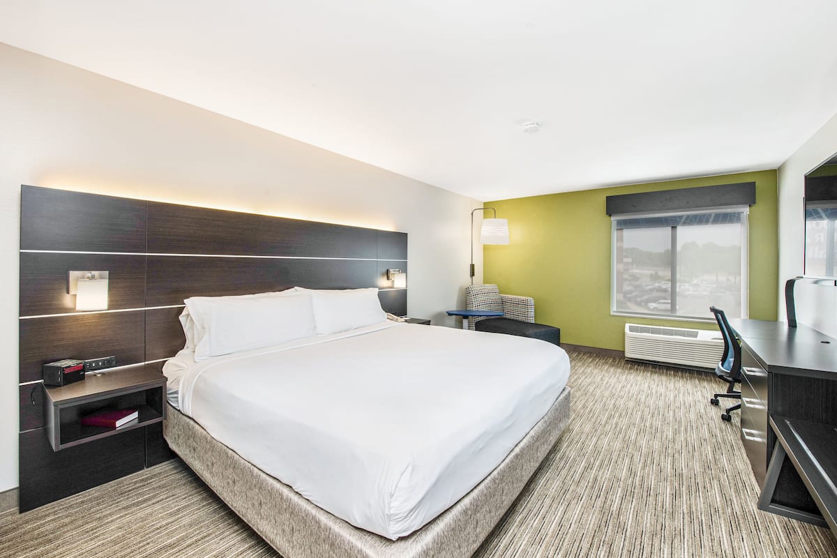 In-room safe, desk, iron/ironing board, WiFi (free)
