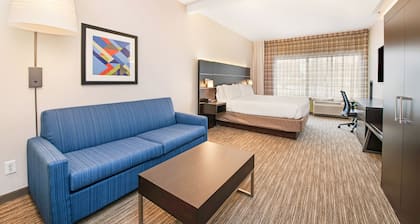 Holiday Inn Express & Suites Delafield by IHG