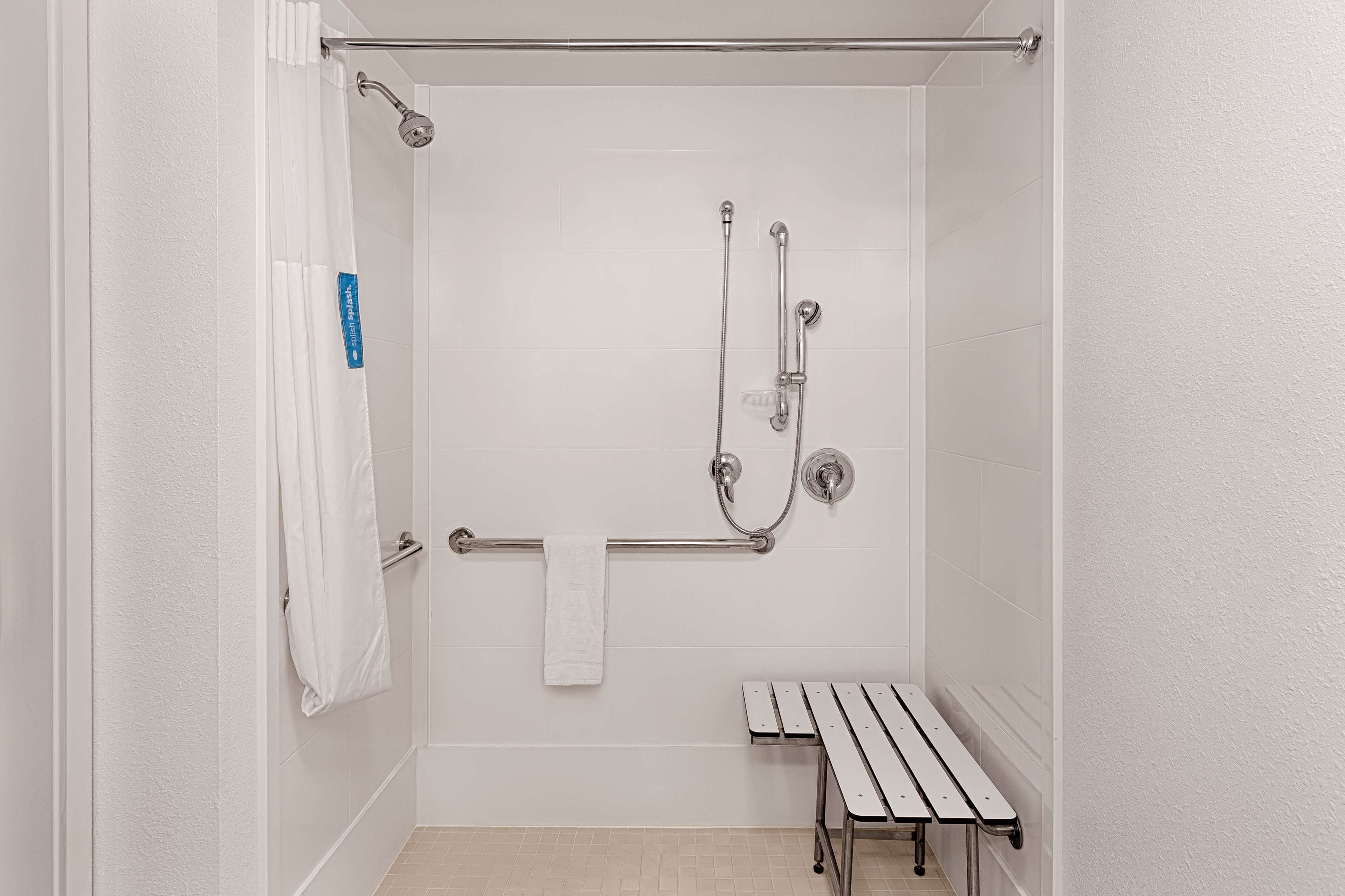room, 1 king bed, accessible (roll-in shower) | bathroom shower