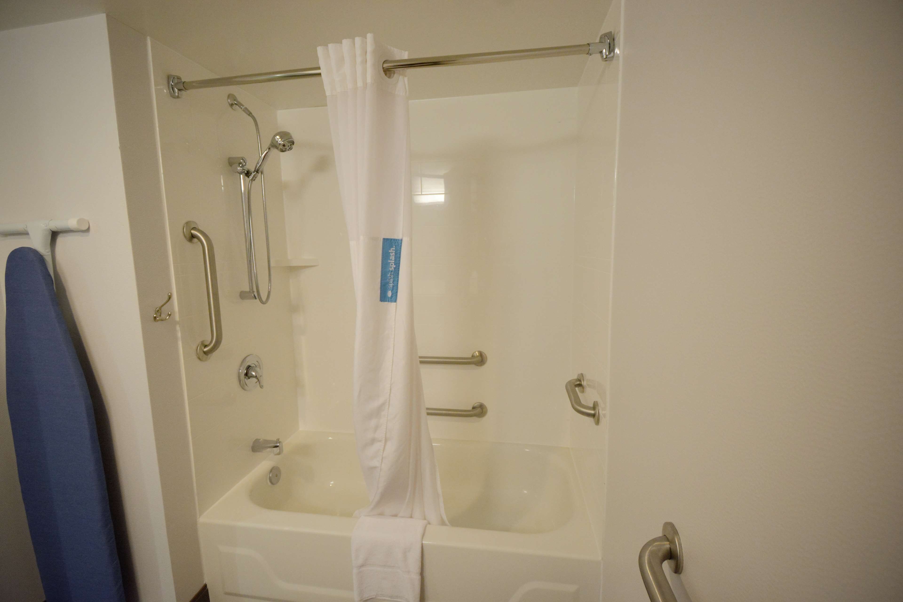 room, 1 king bed, accessible, bathtub | bathroom | eco-friendly toiletries, hair dryer, towels, soap