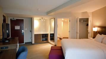 Deluxe Room, 1 King Bed, Non Smoking | In-room safe, desk, laptop workspace, iron/ironing board
