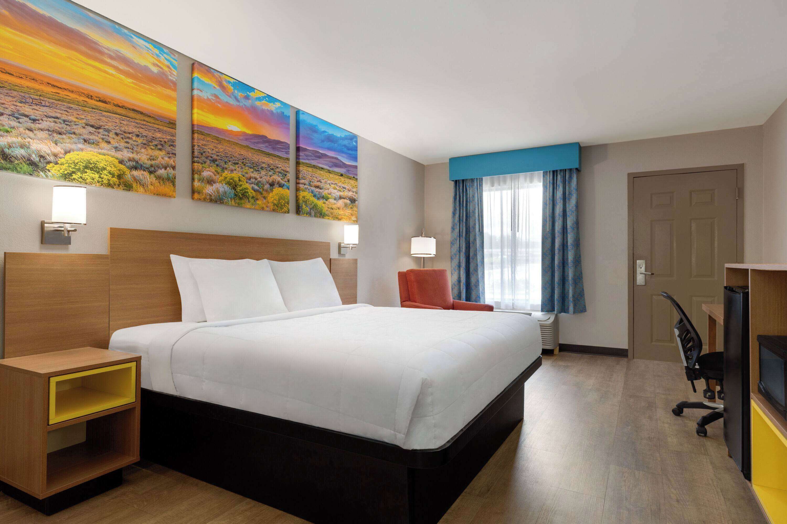 Desk, free cots/infant beds, free WiFi, bed sheets