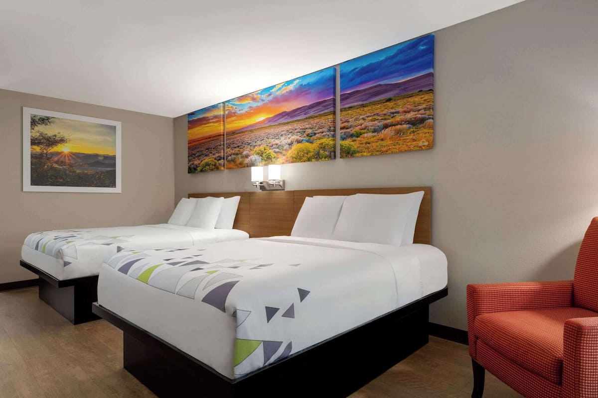 Room, 2 Queen Beds, Non Smoking | Desk, free cribs/infant beds, free WiFi, bed sheets