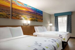 Escritorio, cunas gratuitas, wifi gratis y ropa de cama 