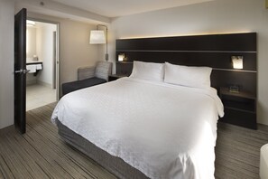 Suite, 1 King Bed, Mountain View | Desk, blackout drapes, iron/ironing board, rollaway beds - Holiday Inn Express Middlesboro by IHG (Middlesboro)