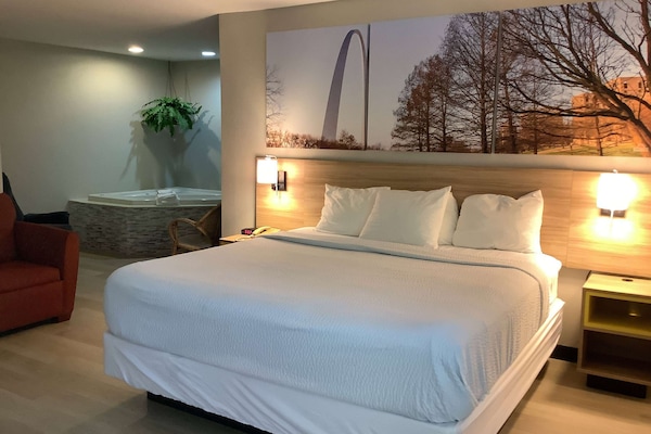 Studio Suite, 1 King Bed, Non Smoking | Desk, rollaway beds (surcharge), WiFi (free), bed sheets