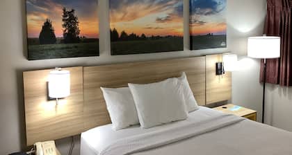 Days Inn by Wyndham Kingdom City