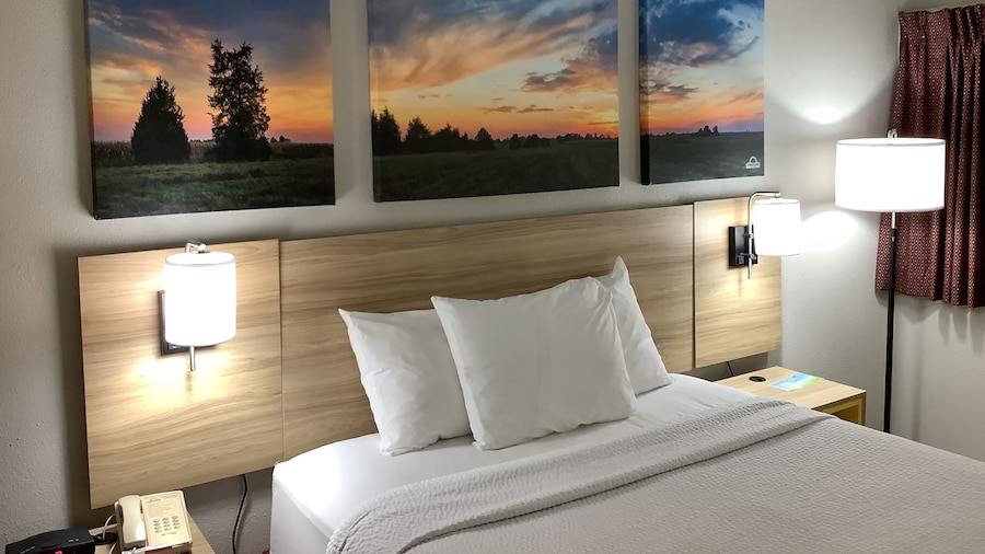 Days Inn by Wyndham Kingdom City