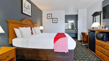 Ylelliset vuodevaatteet, työpöytä, silitysrauta/-lauta, ilmainen Wi-Fi