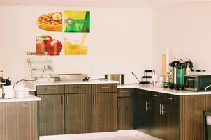 Café da manhã completo grátis todos os dias