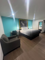 Habitación, 1 cama de matrimonio grande, no fumadores | Escritorio, cortinas opacas, tabla de planchar con plancha y wifi gratis