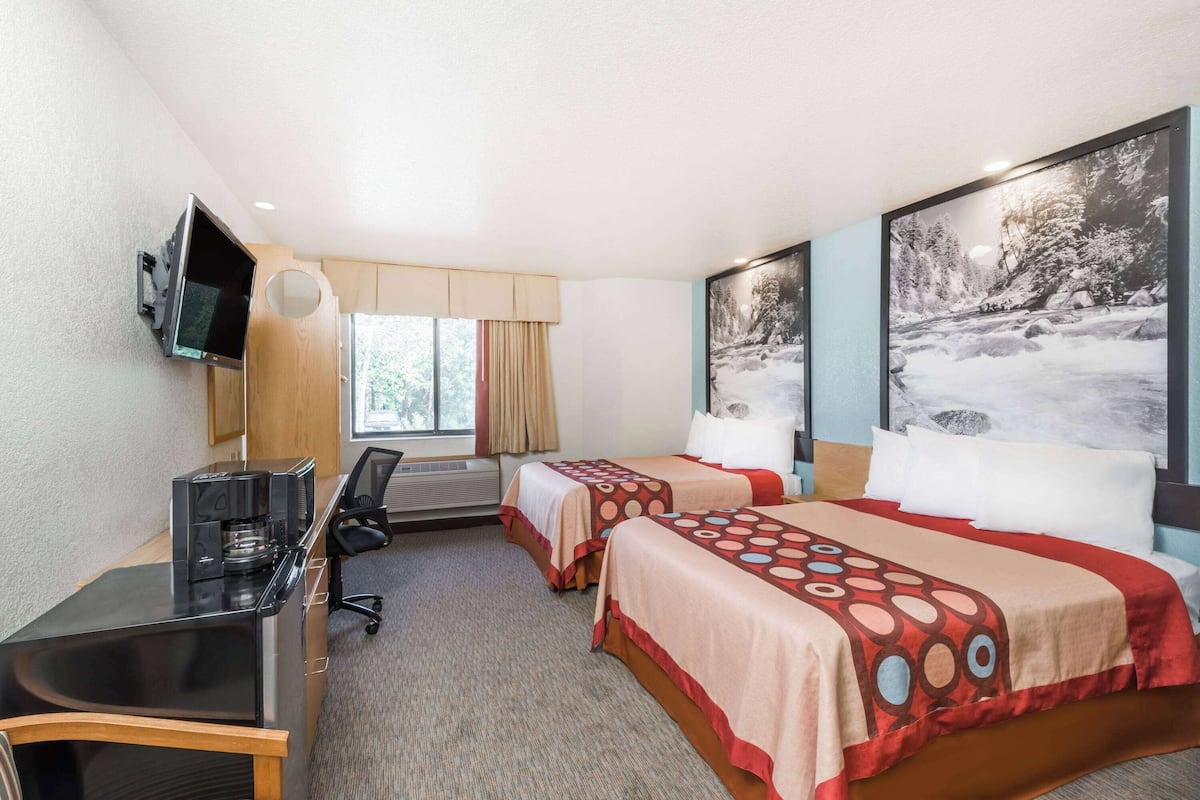 Double Room, 2 Double Beds | In-room safe, desk, blackout drapes, iron/ironing board