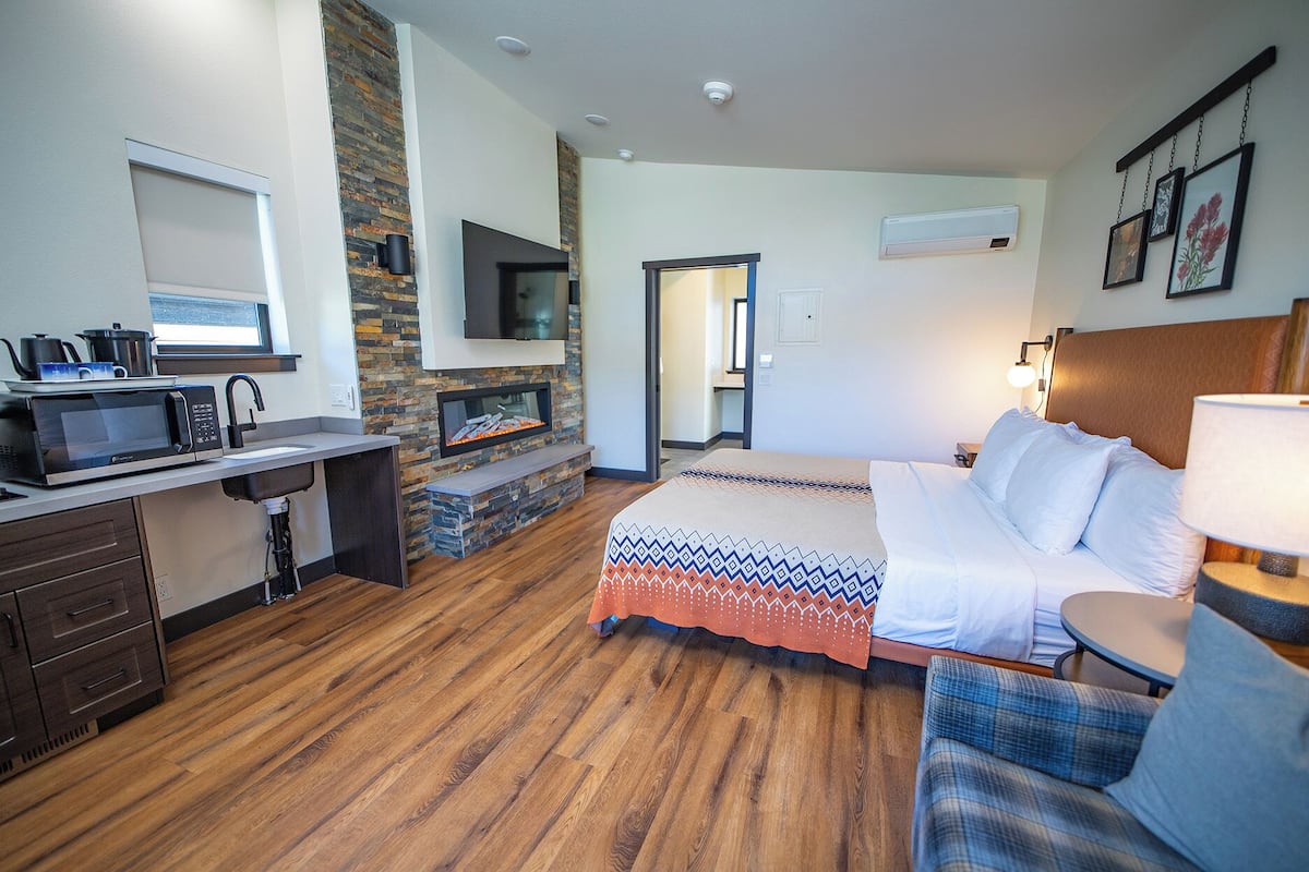 Cabin, Mobility Accessible | 1 bedroom, hypo-allergenic bedding, pillowtop beds