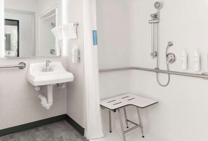 Room, 1 King Bed, Accessible, Non Smoking | Bathroom shower - Hampton Inn Olathe (Olathe)