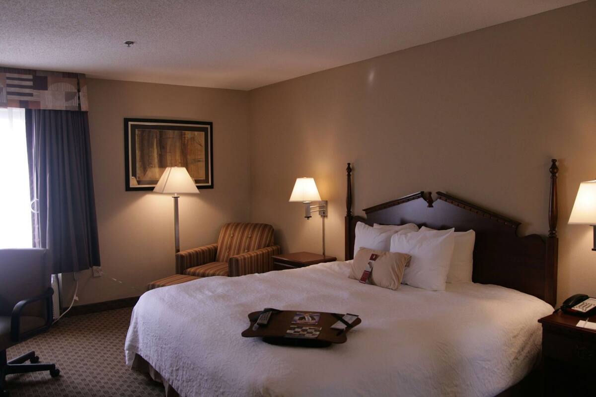 Premium bedding, in-room safe, iron/ironing board, free cots/infant beds