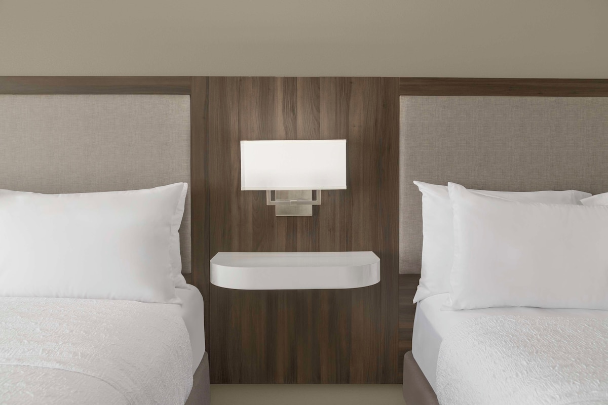 Premium bedding, in-room safe, iron/ironing board, free cots/infant beds