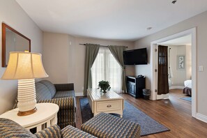 Suite, 1 King Bed with Sofa bed, Non Smoking, Patio (with Sofabed)