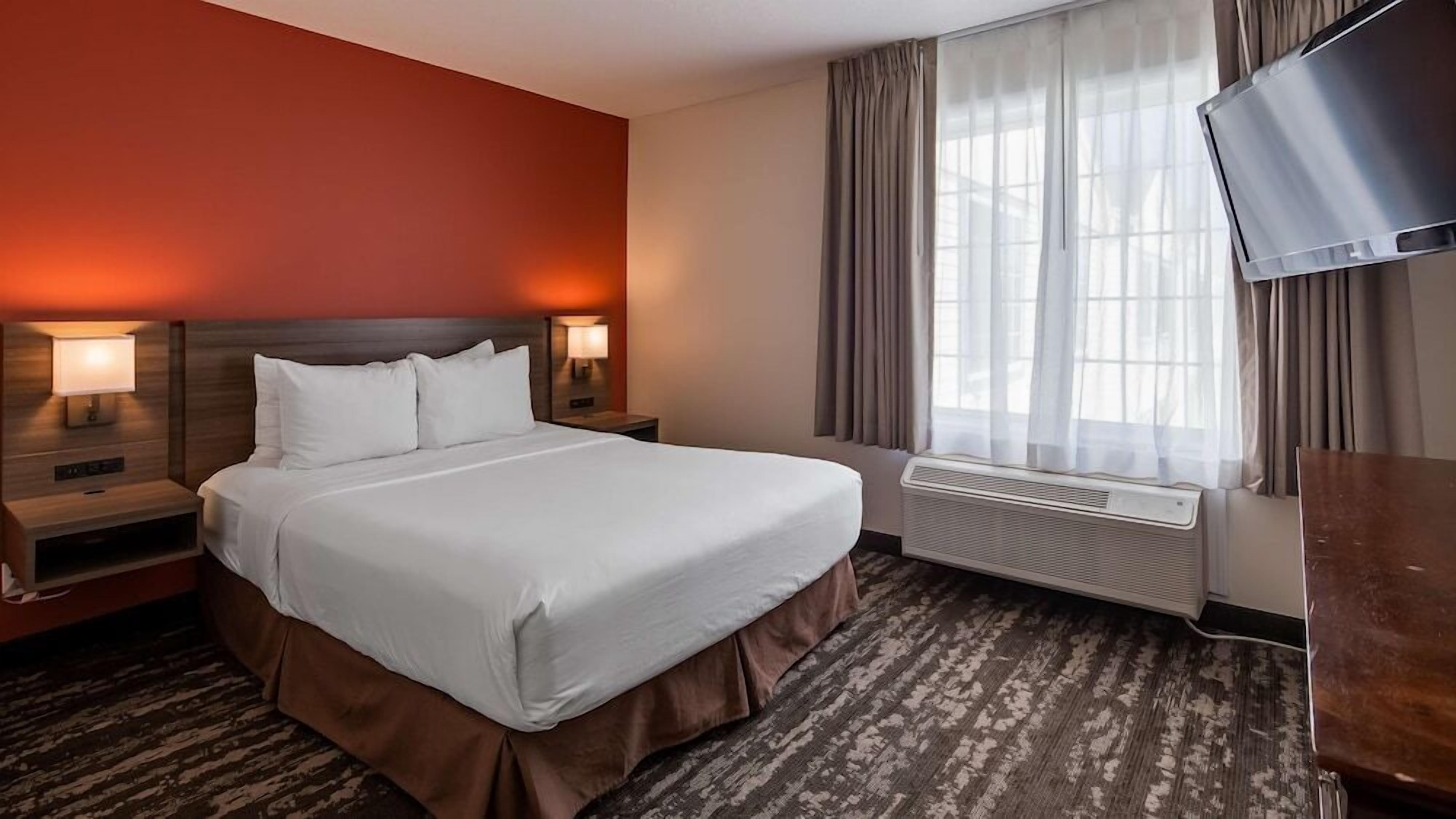 Senger med overmadrass, strykejern/-brett og barnesenger (inkludert)