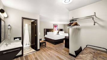 Cortinas blackout, tabla de planchar con plancha y wifi gratis