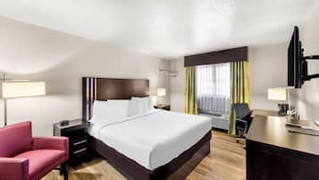 Deluxe Room, 1 King Bed, Non Smoking (1st Floor) | Blackout drapes, iron/ironing board, free WiFi, bed sheets